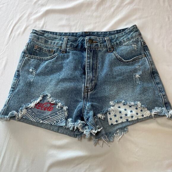 ✨Forever 21 Coca-Cola Women’s Denim Shorts Size 26 Distressed Jean Cutoffs USA - Picture 1 of 7